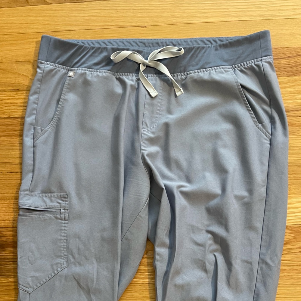 FIGS Zamora scrub joggers